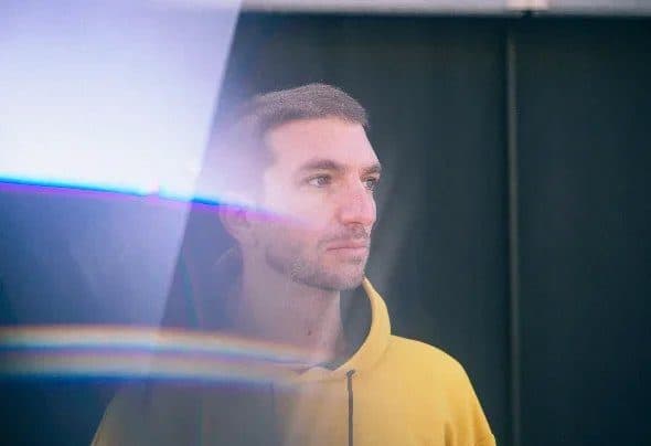 Alex Banks, an artist Roadie Media has worked with